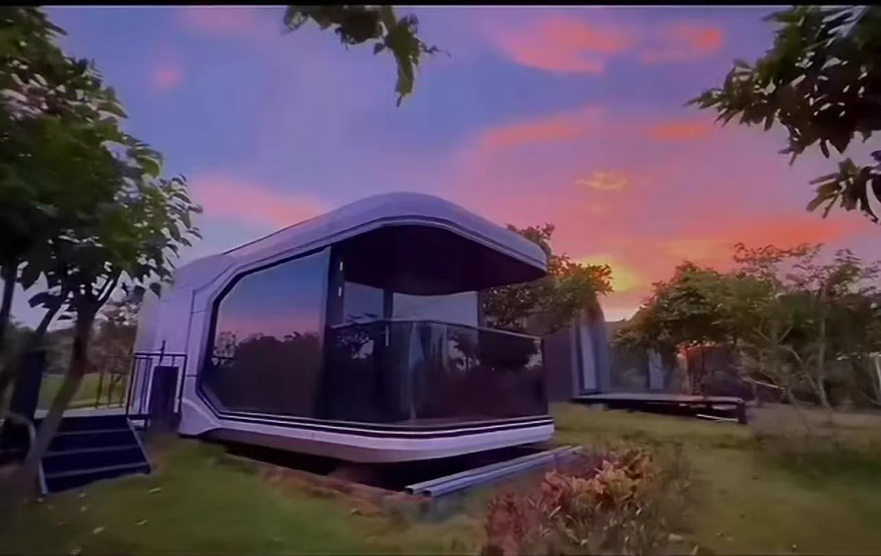 太空仓夜景外观实拍